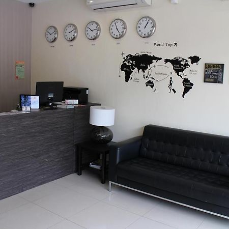 Hotel Zamburger Kota Damansara Bagian luar foto
