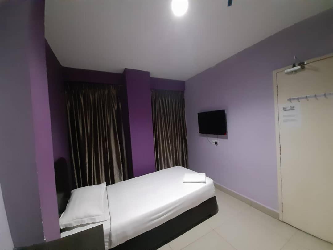 Hotel Zamburger Kota Damansara Bagian luar foto