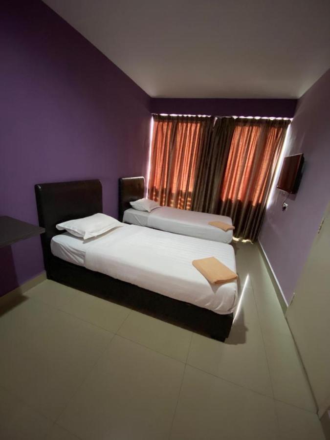 Hotel Zamburger Kota Damansara Bagian luar foto