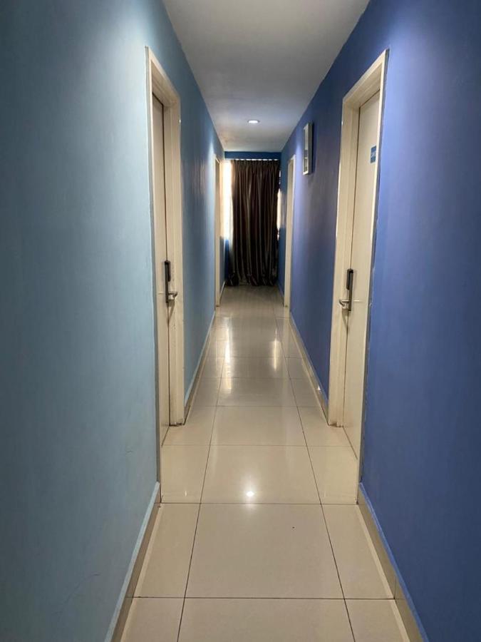 Hotel Zamburger Kota Damansara Bagian luar foto