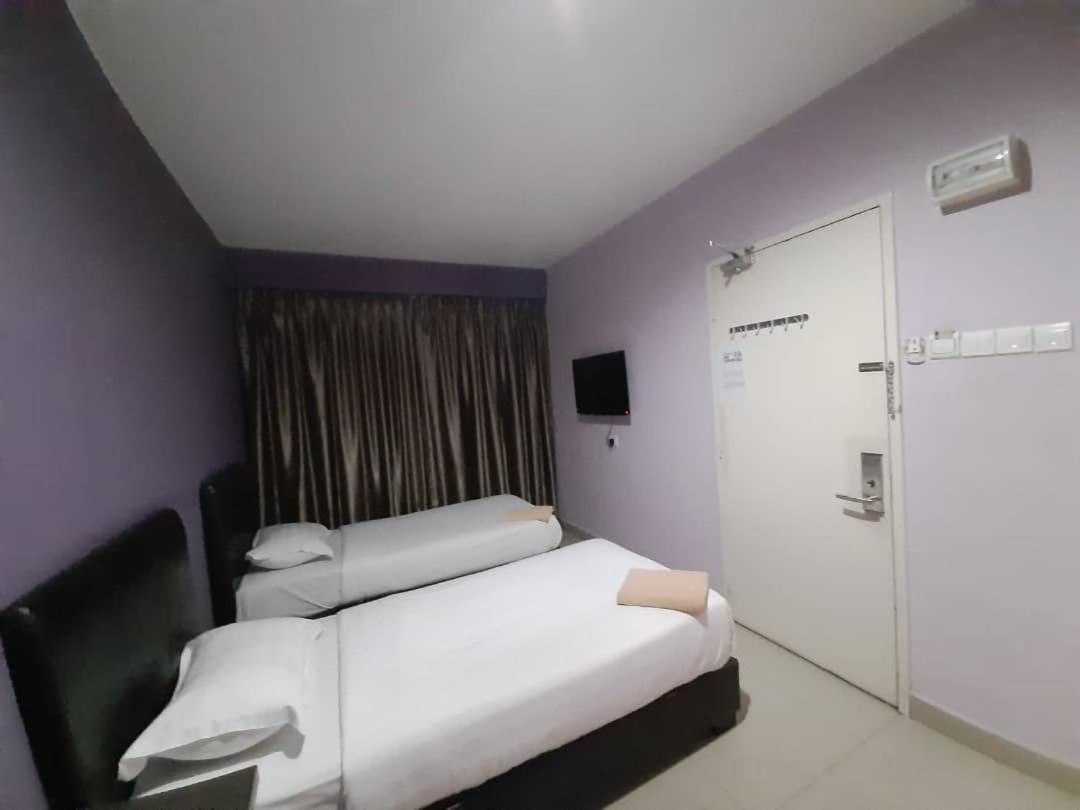Hotel Zamburger Kota Damansara Bagian luar foto