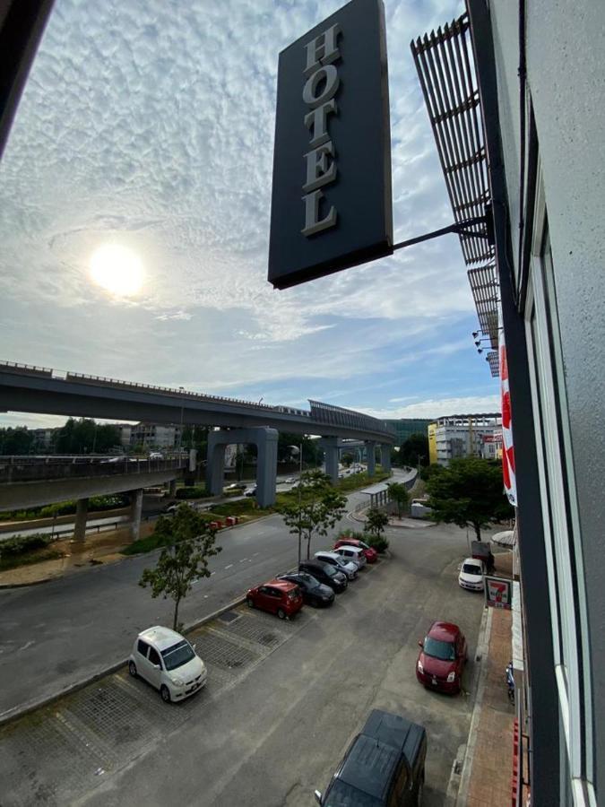Hotel Zamburger Kota Damansara Bagian luar foto