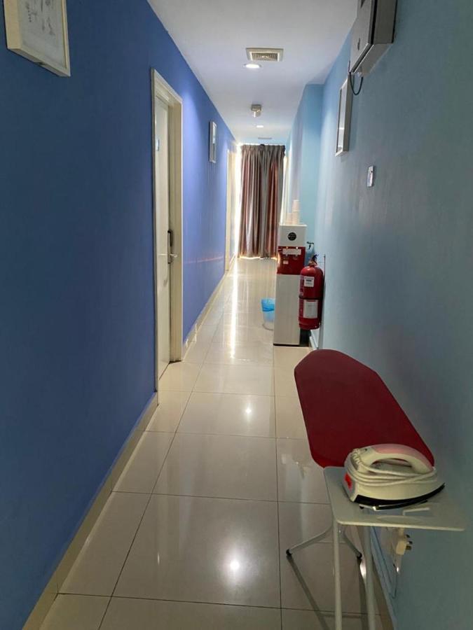Hotel Zamburger Kota Damansara Bagian luar foto