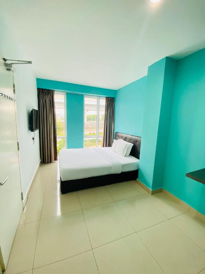 Hotel Zamburger Kota Damansara Bagian luar foto